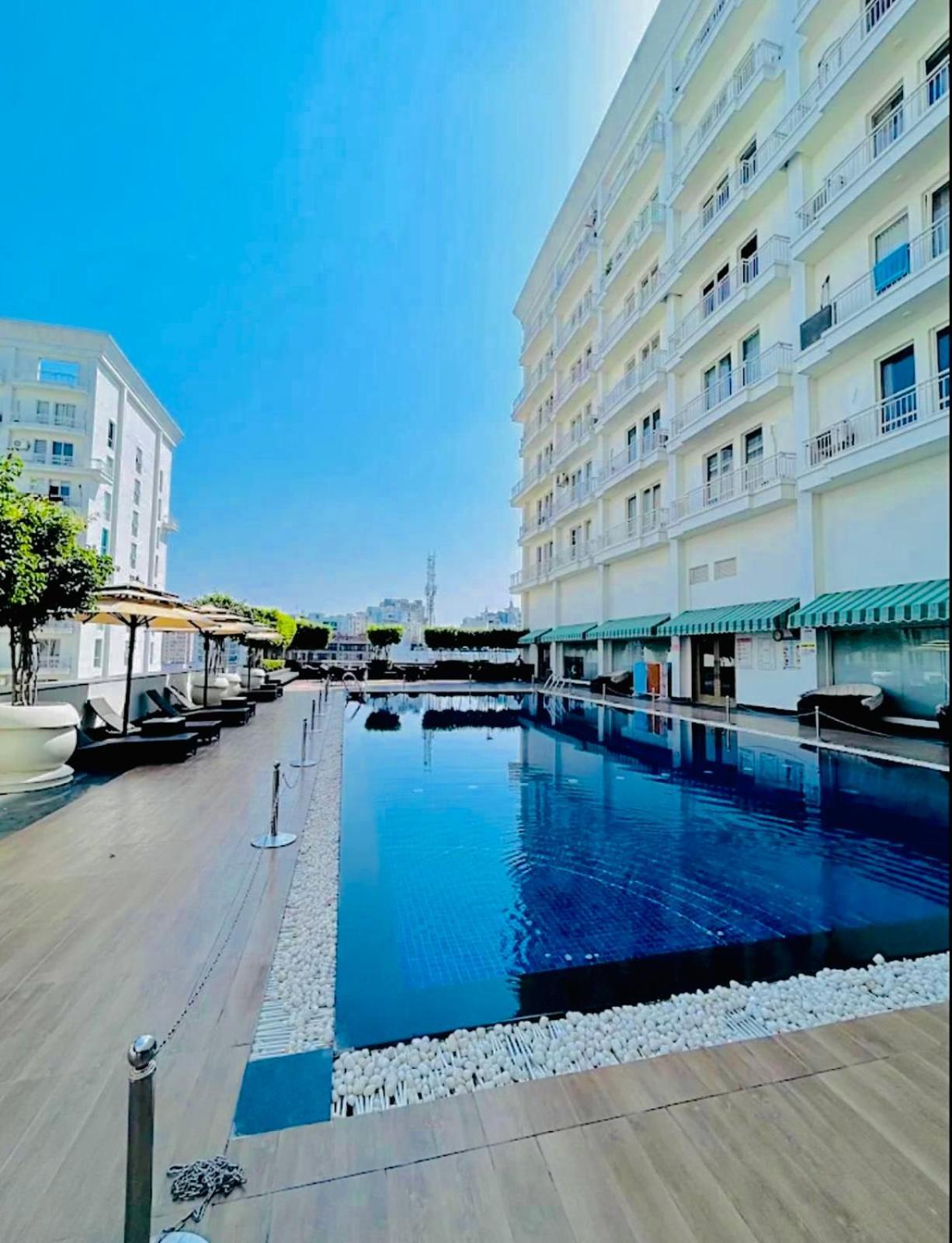 Dolphin Inn & Suites Manhattan Lucknow Exterior foto